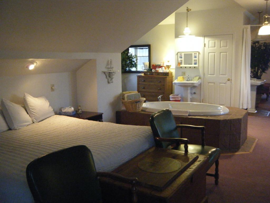 Harbor Haus Inn & Suites Hermann Quarto foto